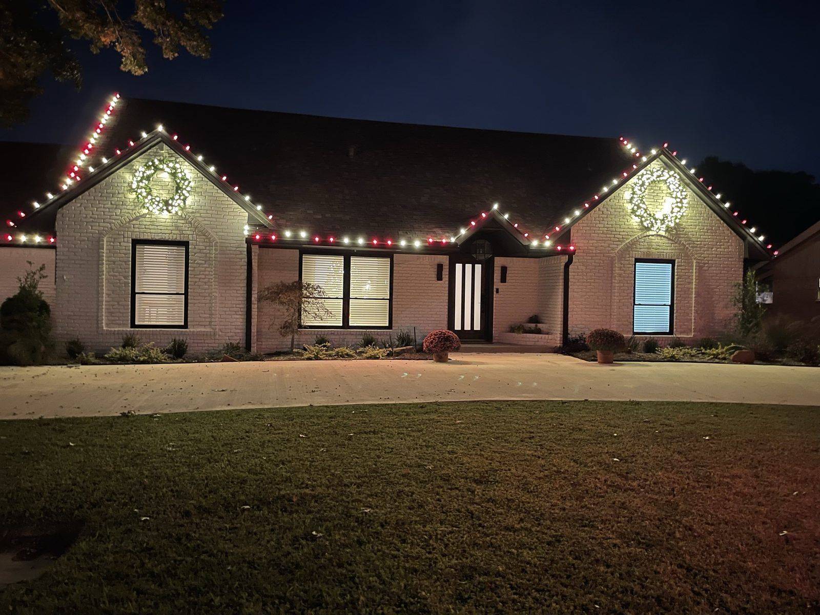 Christmas light installation Parker TX ranch home red and white C9 Christmas light installation Parker TX ranch home red and white C9