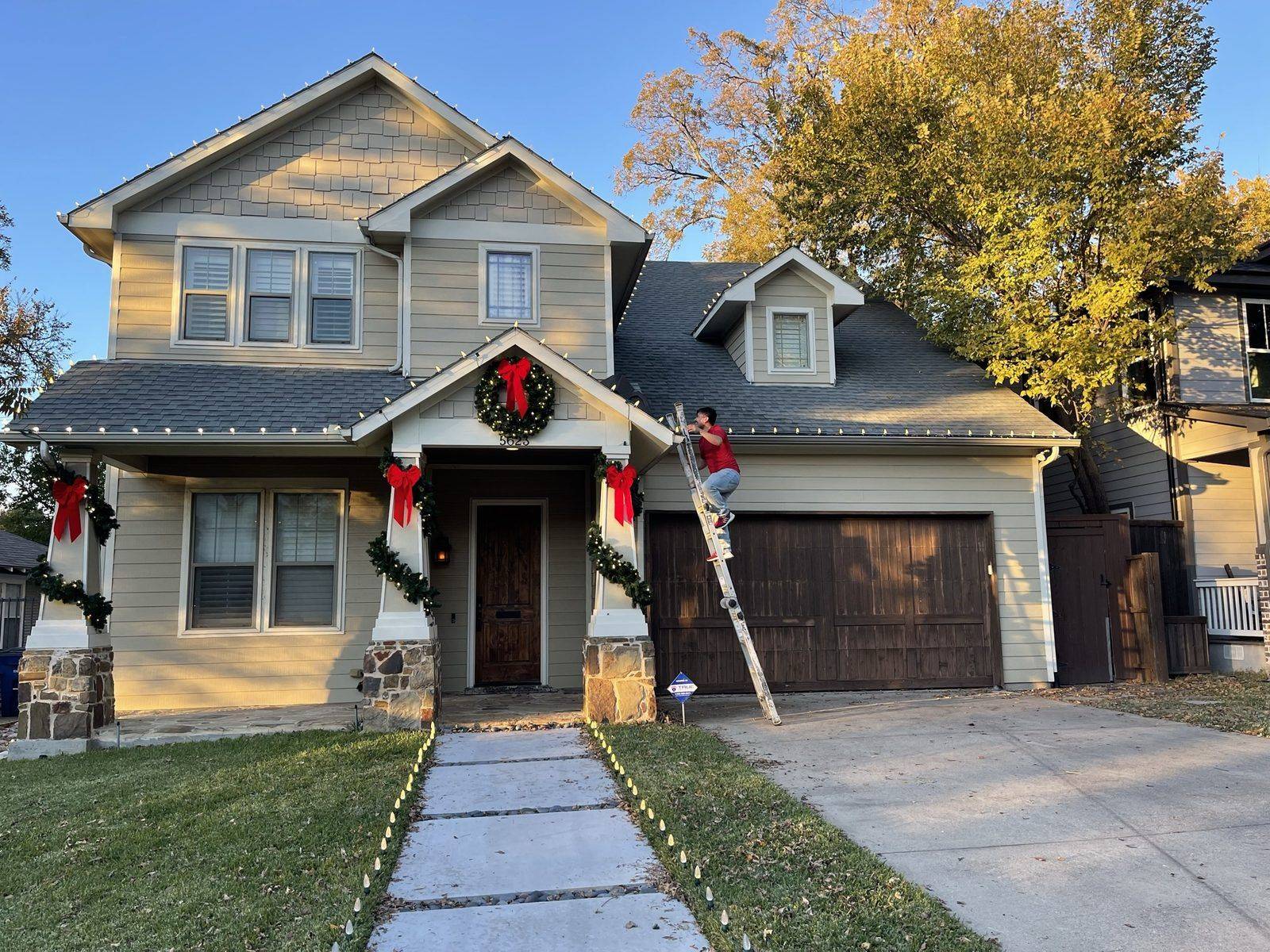 Christmas light installer Carrollton TX suburban home Christmas light installer Carrollton TX suburban home