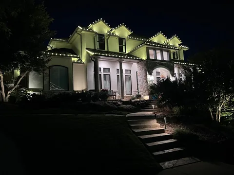 Do Christmas lights use a lot of electricity? β The Christmas Lights Experts